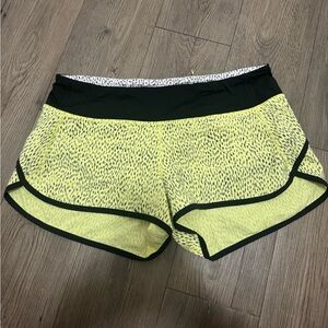Lululemon neon Yellow and Black leopard print Speed Up shorts in 2.5”, low rise